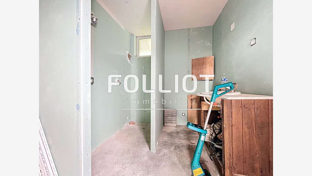A vendre local de 135m² à Saint Denis Le Gast