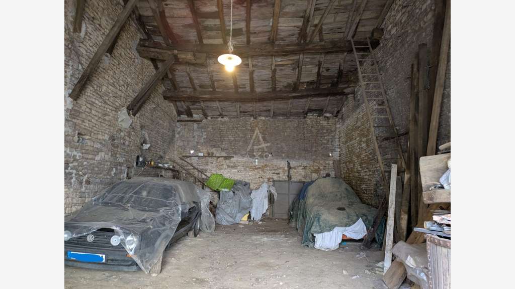 AV grand garage chai en pierre 72m² Saint-Hilaire