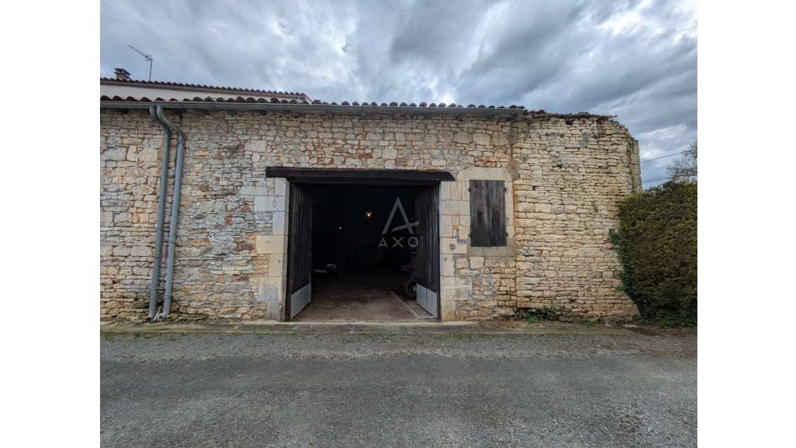 AV grand garage chai en pierre 72m² Saint-Hilaire