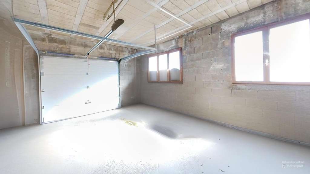 Vente local garage et parking à Sassenage (38360)