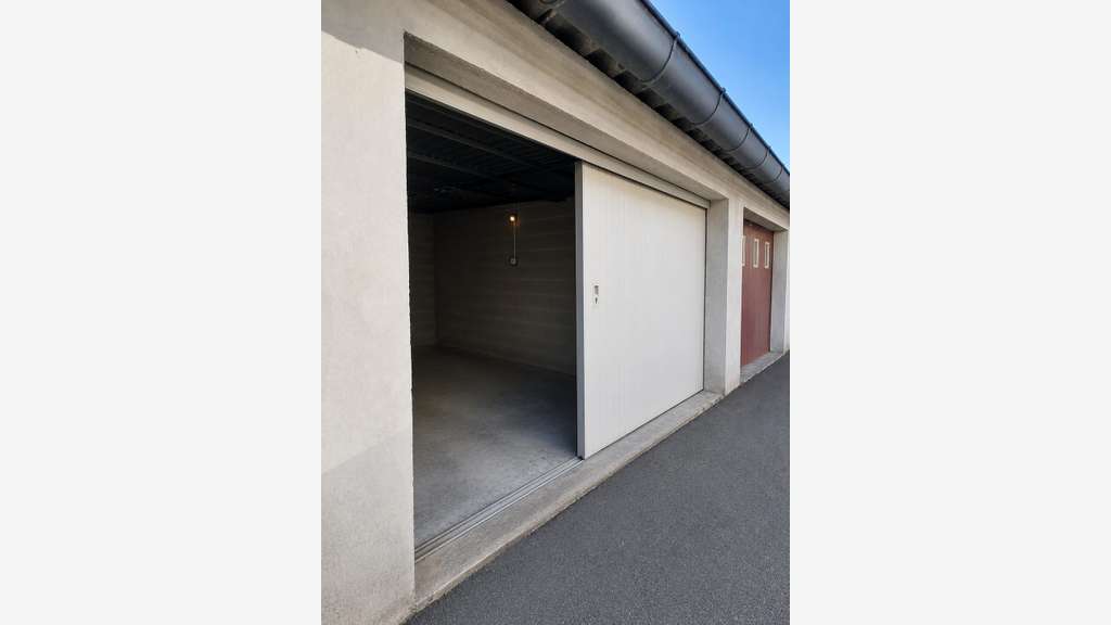Garage fermé à vendre – Vannes, entre le cen
