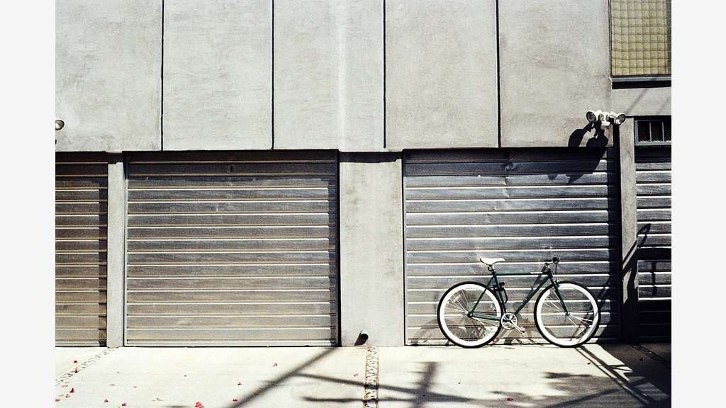 ENSEMBLE DE 3 GARAGES - CENTRE VILLE GARE DE