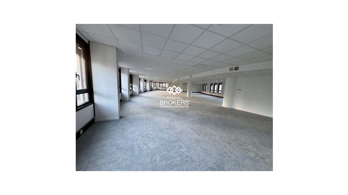 A vendre bureaux de 594m² divisibles à Grenoble