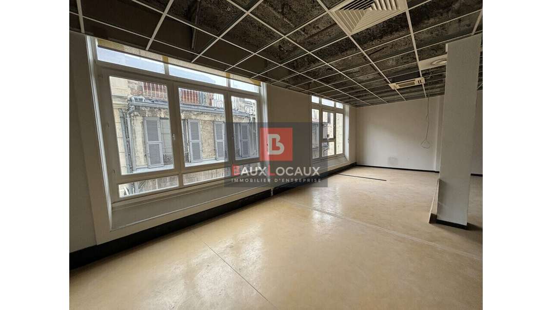 A vendre bureaux 254m² R+2 à Avignon intramuros