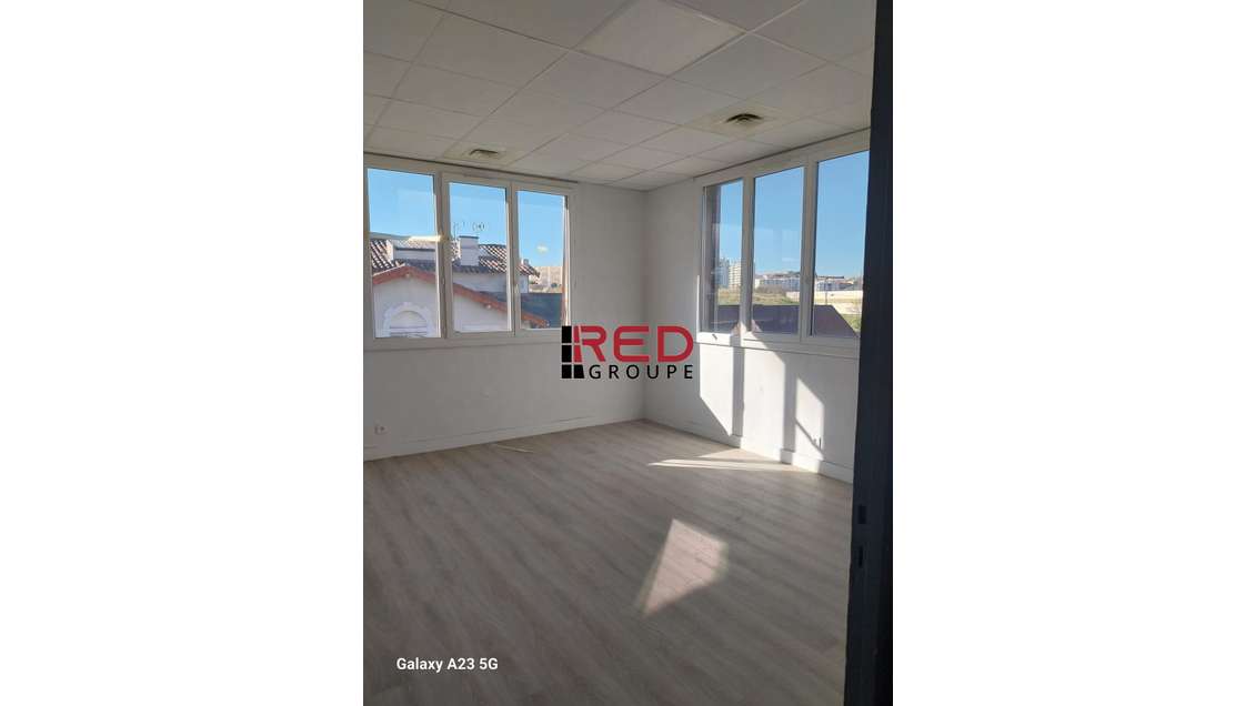 AV plateau bureaux de 116 à 235m² Marseille 15ème