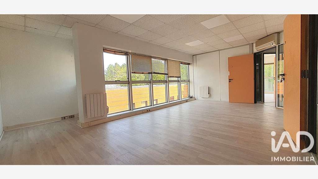 Vente plateau de bureaux 330m² R+1 à Trappes