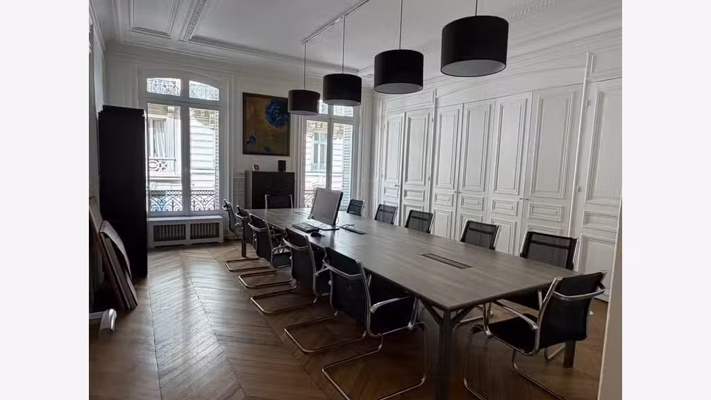Plateau de bureaux 234m² R+1 à vendre à Paris 8e