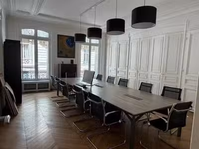 Plateau de bureaux 234m² R+1 à vendre à Paris 8e