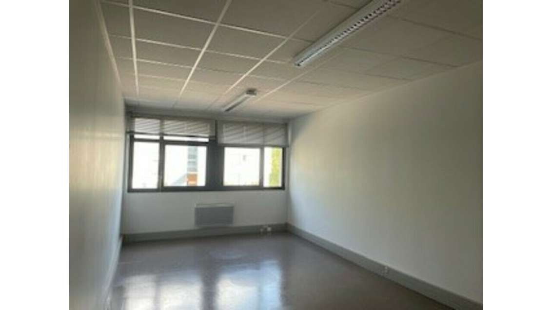 Vente 3 plateaux de bureau 438m² à Vannes
