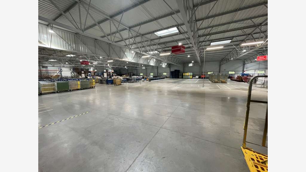 Vente plateforme logistique 3010m² à Lorient