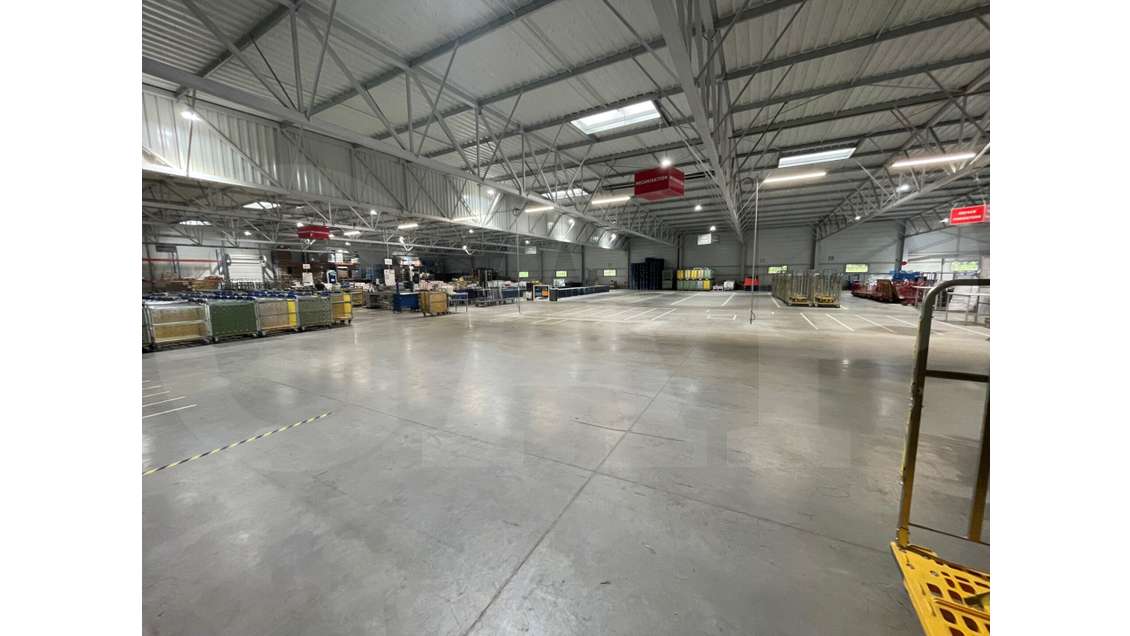 Vente plateforme logistique 3010m² à Lorient