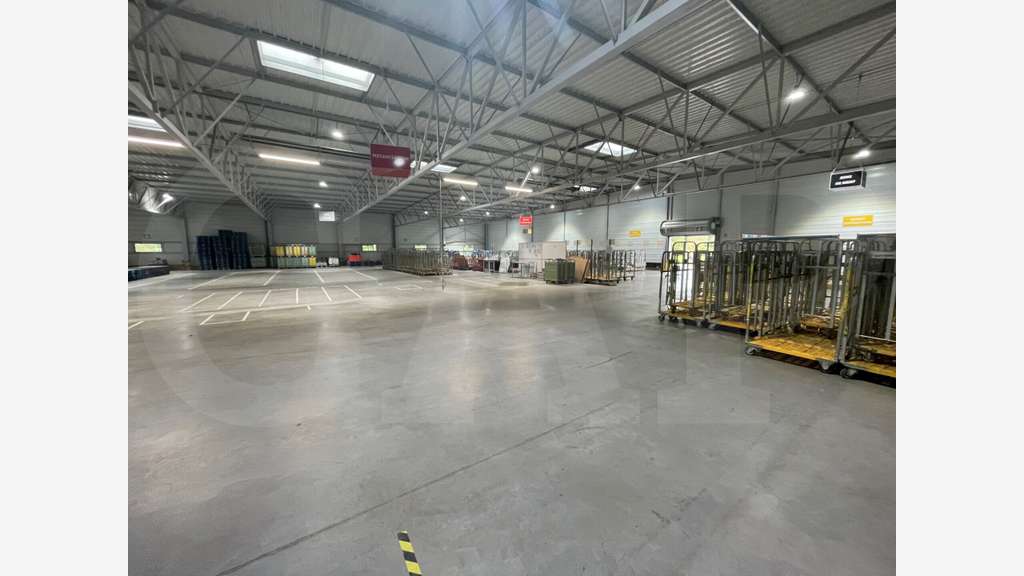 Vente plateforme logistique 3010m² à Lorient