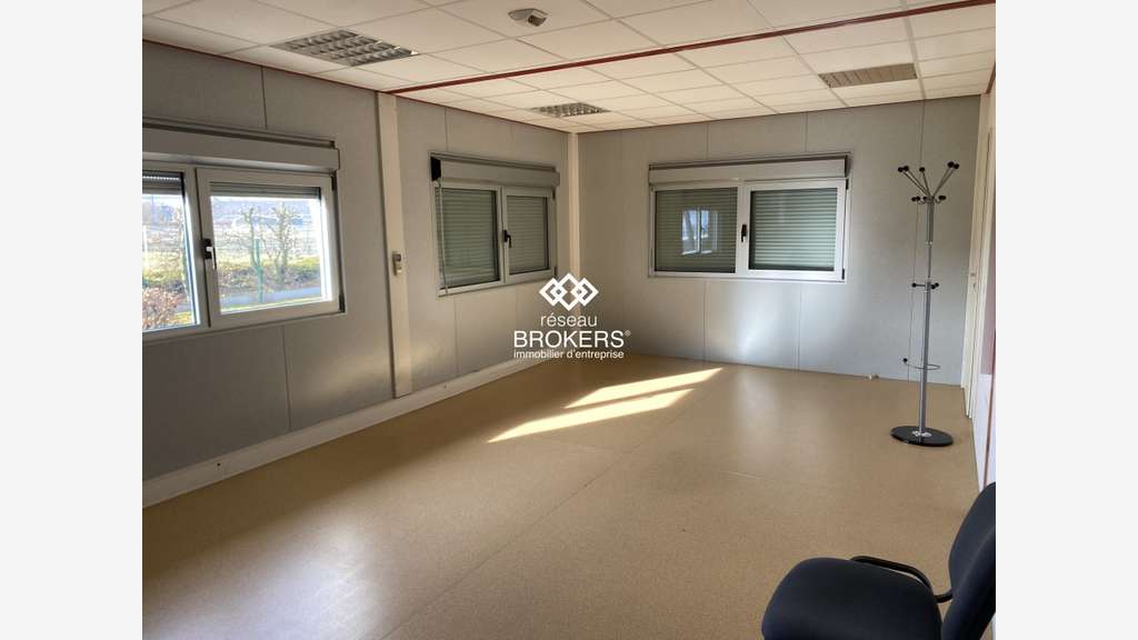 AV bureaux grande parcelle 9633m² ZI La Feuillouse