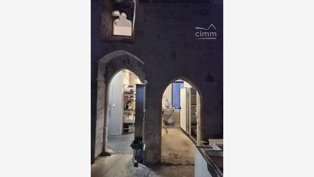 A vendre espace commercial de 350m² à Figeac