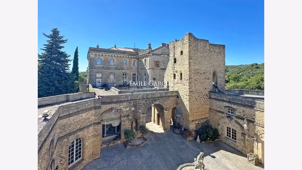 Vente château d'exception 10ha en Drôme provençale