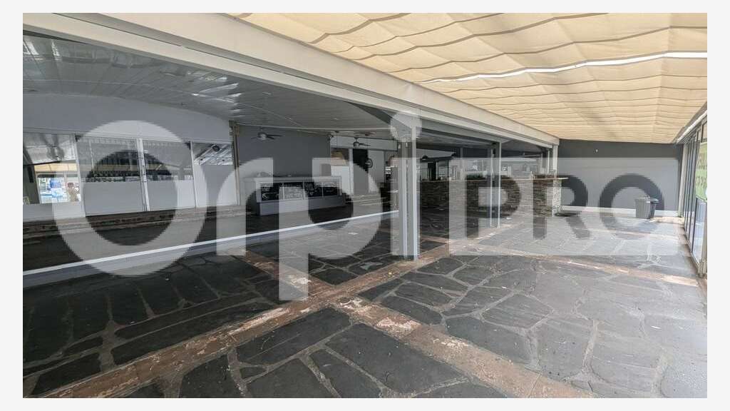 Vente pas de porte local vue port au Cap d'Agde
