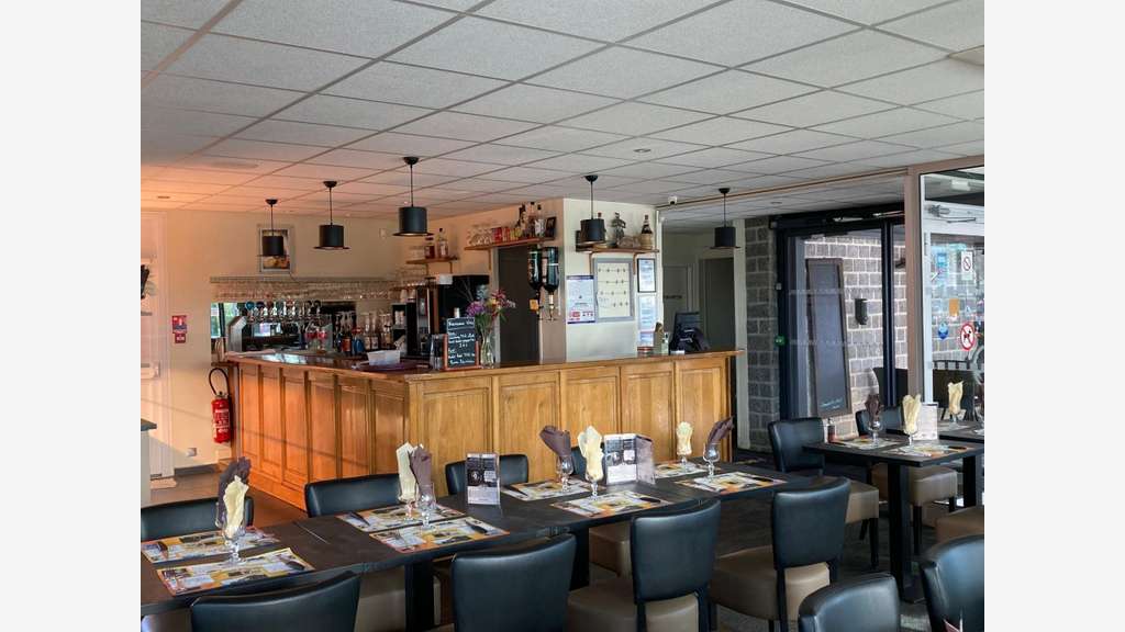 A vendre murs de 1600m² Saint-Hilaire-Du-Harcouet