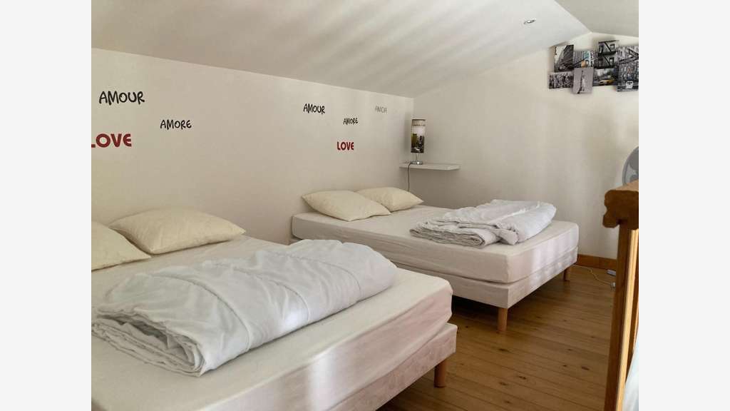 A vendre murs de 1600m² Saint-Hilaire-Du-Harcouet