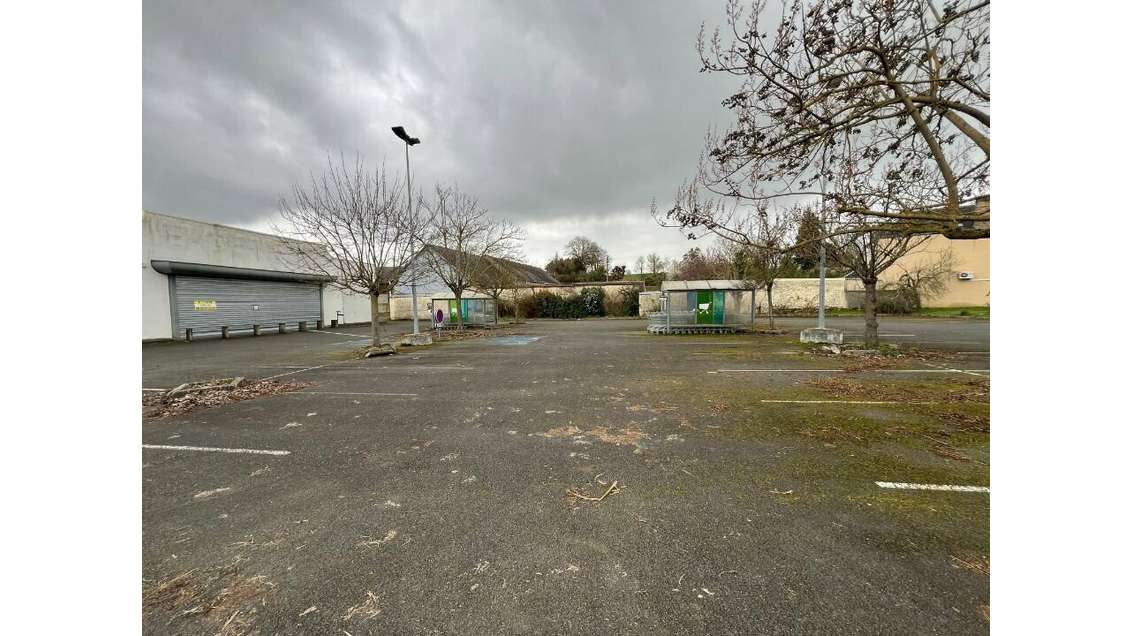 Local commercial 1061m² à vendre/à louer Sarthe