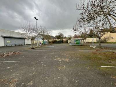 Local commercial 1061m² à vendre/à louer Sarthe