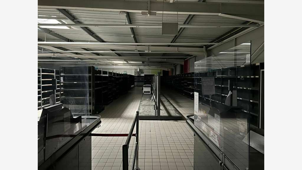 Local commercial 1061m² à vendre/à louer Sarthe