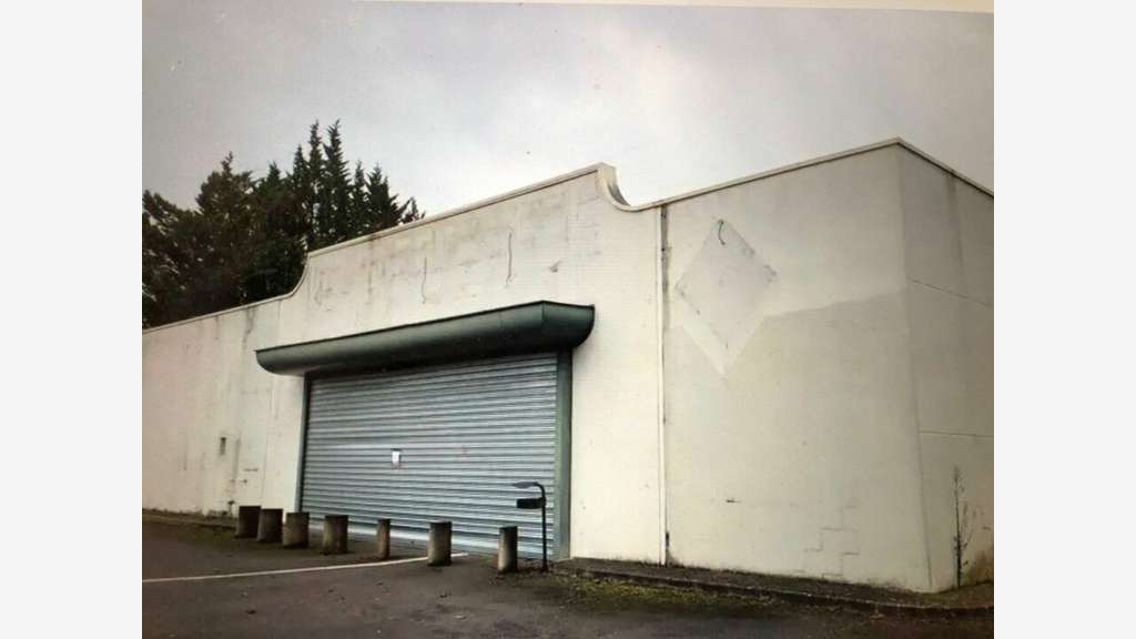 Local commercial 1061m² à vendre/à louer Sarthe