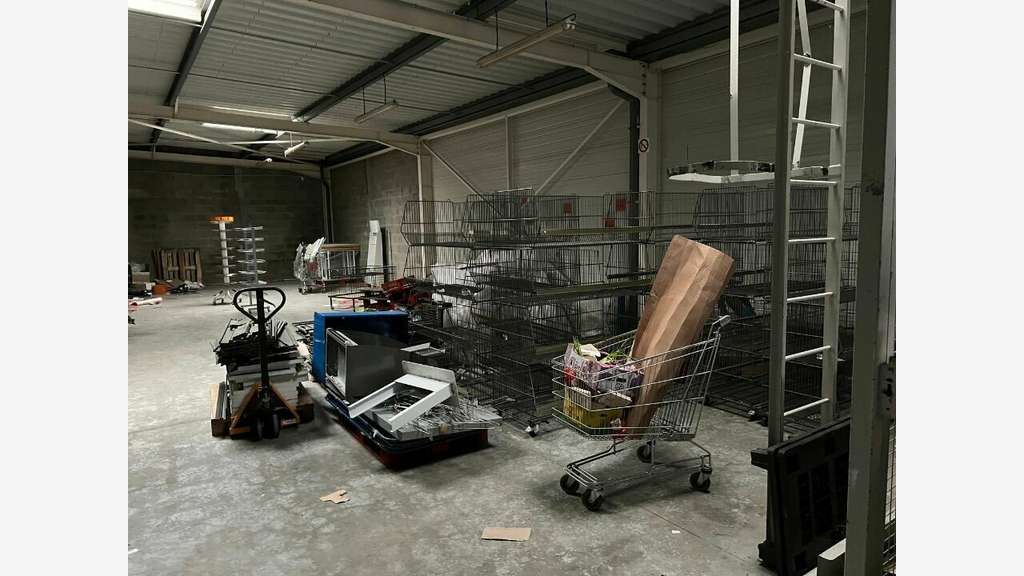 Local commercial 1061m² à vendre/à louer Sarthe