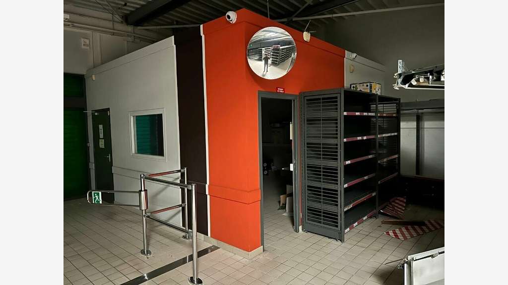 Local commercial 1061m² à vendre/à louer Sarthe