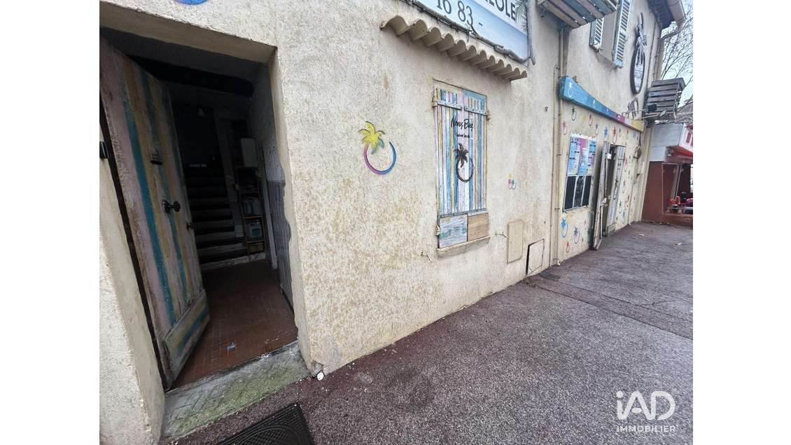 AV murs commerciaux 71m² avec appartement Toulon