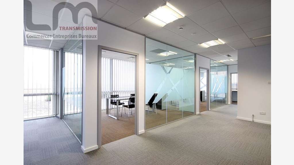 Vente bureaux en face de la gare de Avon