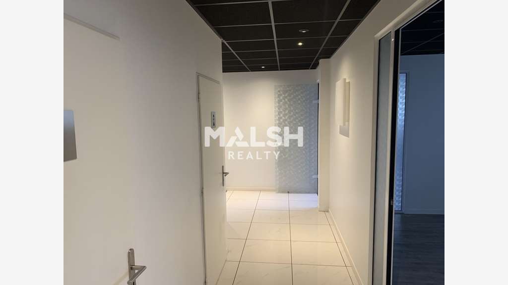 Bureaux 330m² à vendre en RDC à Rillieux la Pape
