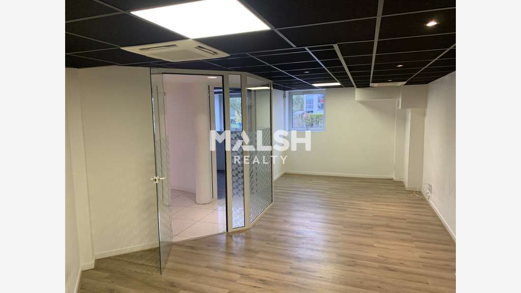 Bureaux 330m² à vendre en RDC à Rillieux la Pape