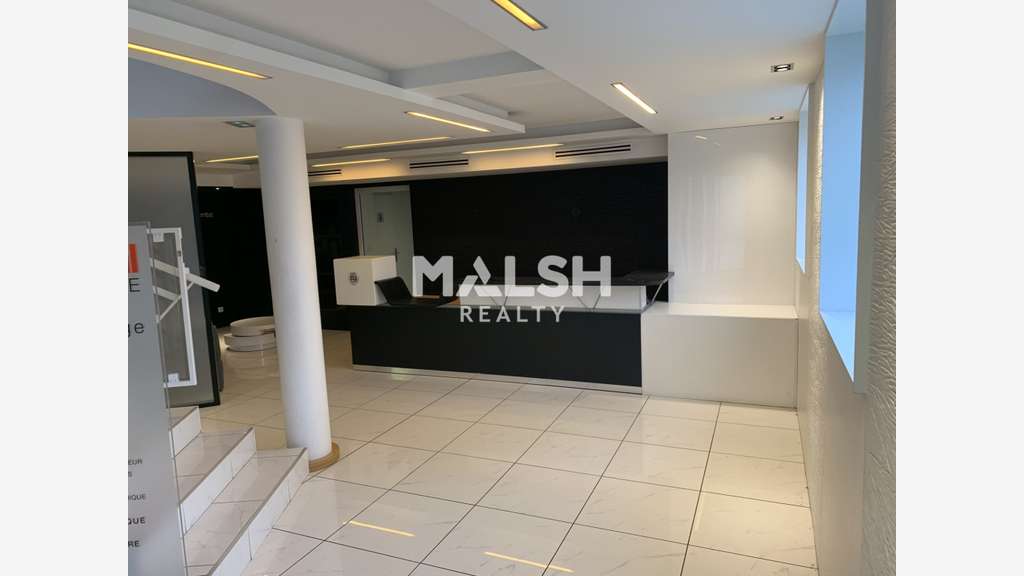 Bureaux 330m² à vendre en RDC à Rillieux la Pape