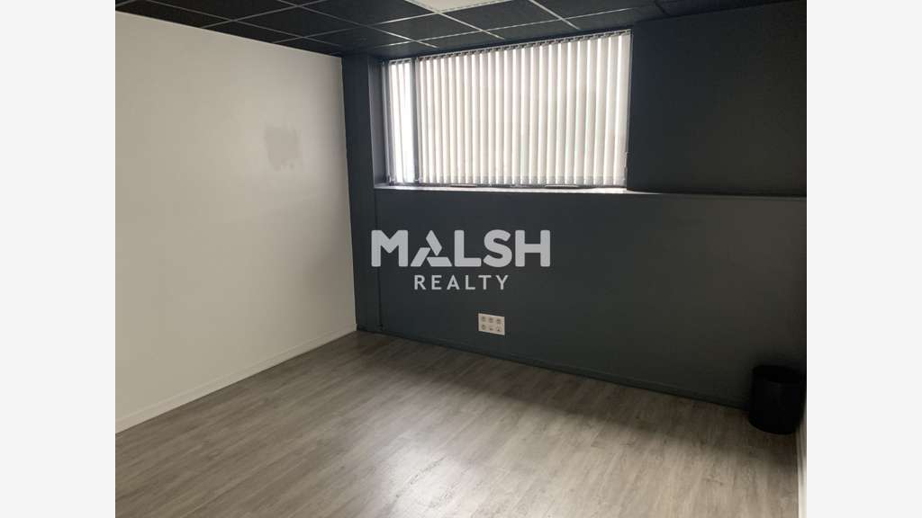Bureaux 330m² à vendre en RDC à Rillieux la Pape