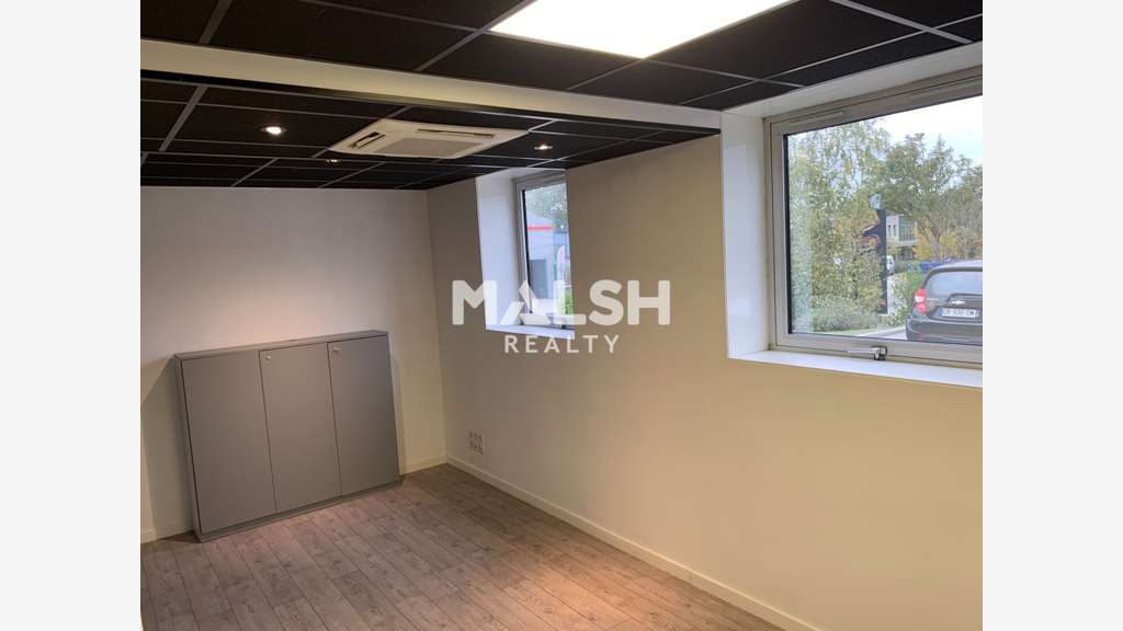 Bureaux 330m² à vendre en RDC à Rillieux la Pape