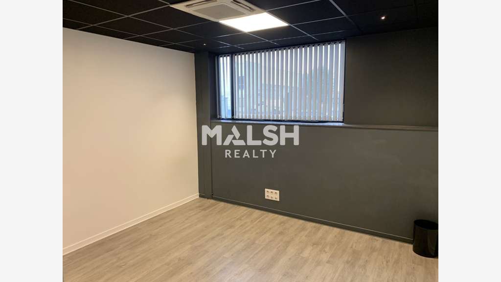 Bureaux 330m² à vendre en RDC à Rillieux la Pape