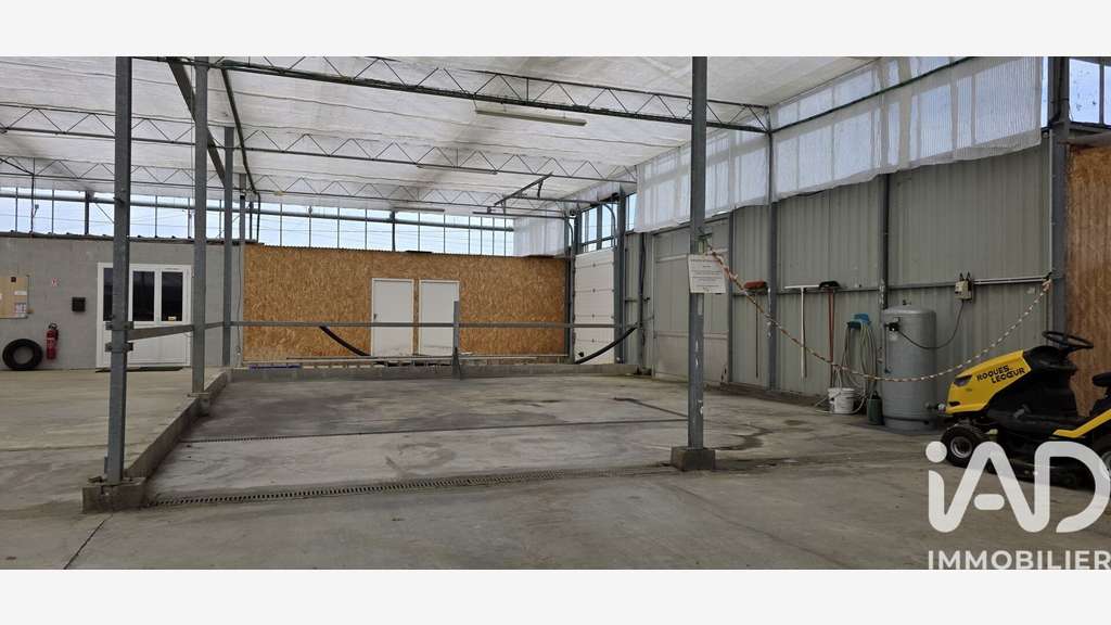Vente serres de 8500 m² sur 1.1ha à Bourgbarré
