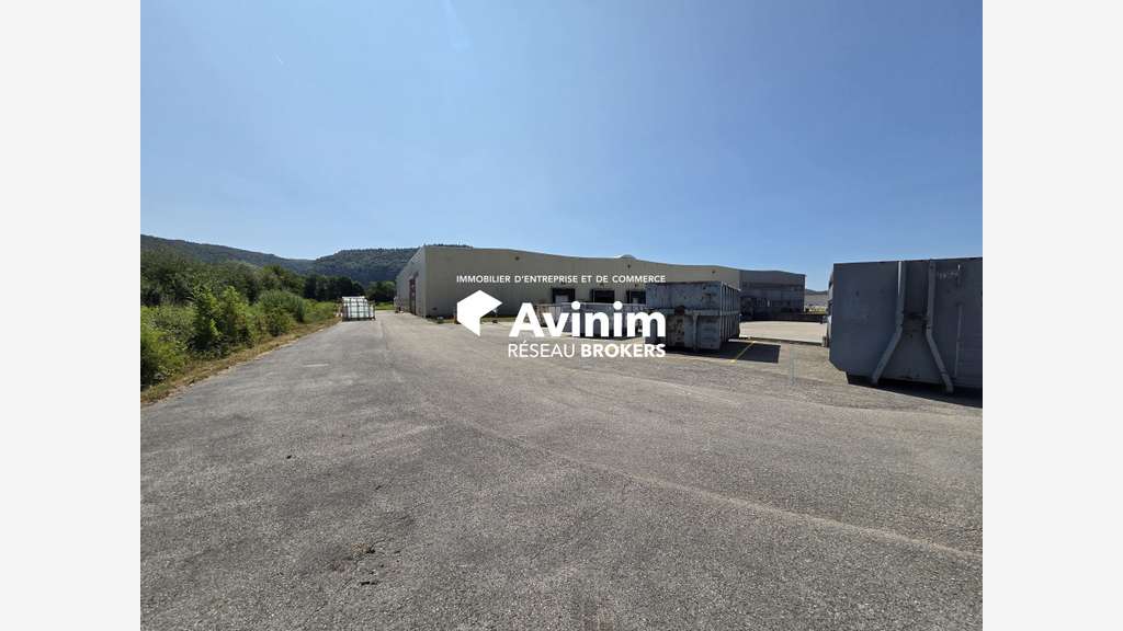 AV site industriel 8900m² à Montréal-la-Cluse