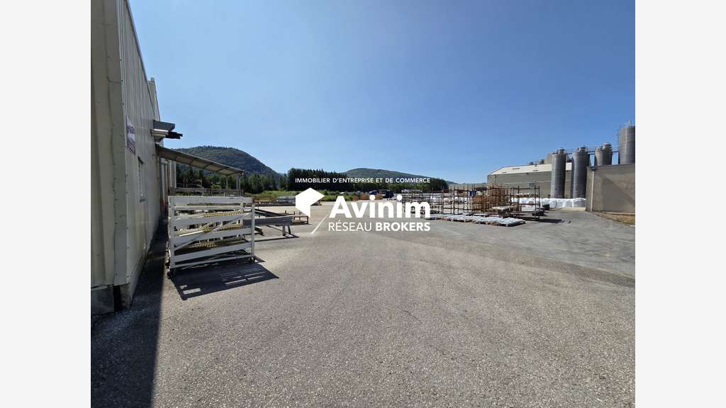 AV site industriel 8900m² à Montréal-la-Cluse