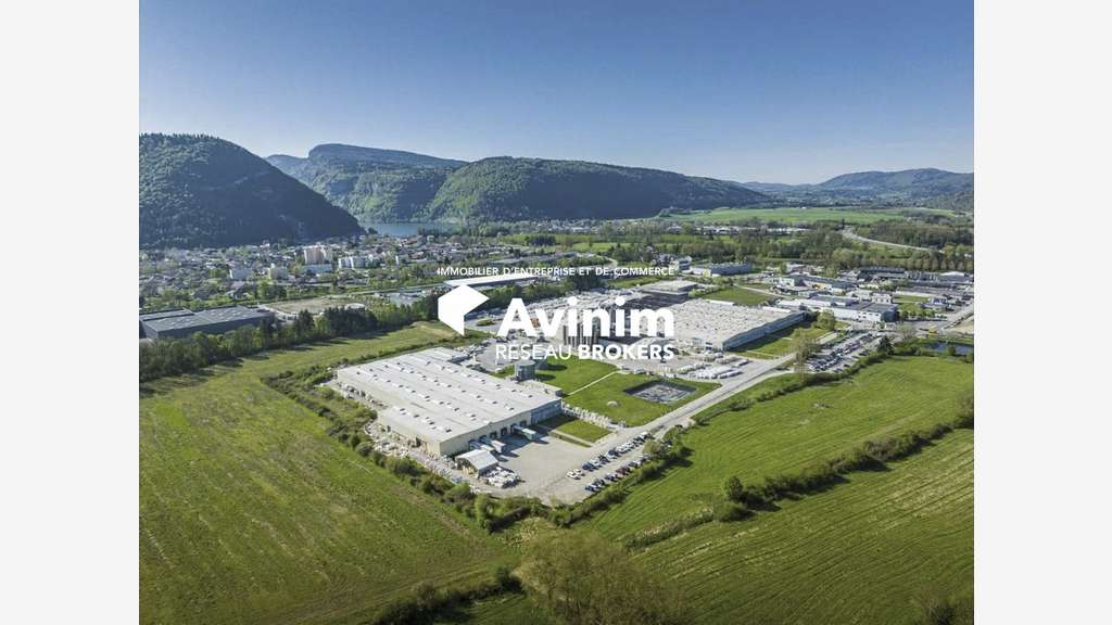 AV site industriel 8900m² à Montréal-la-Cluse