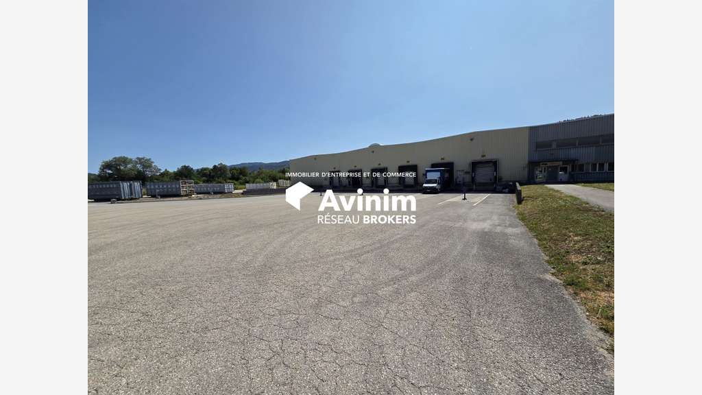 AV site industriel 8900m² à Montréal-la-Cluse