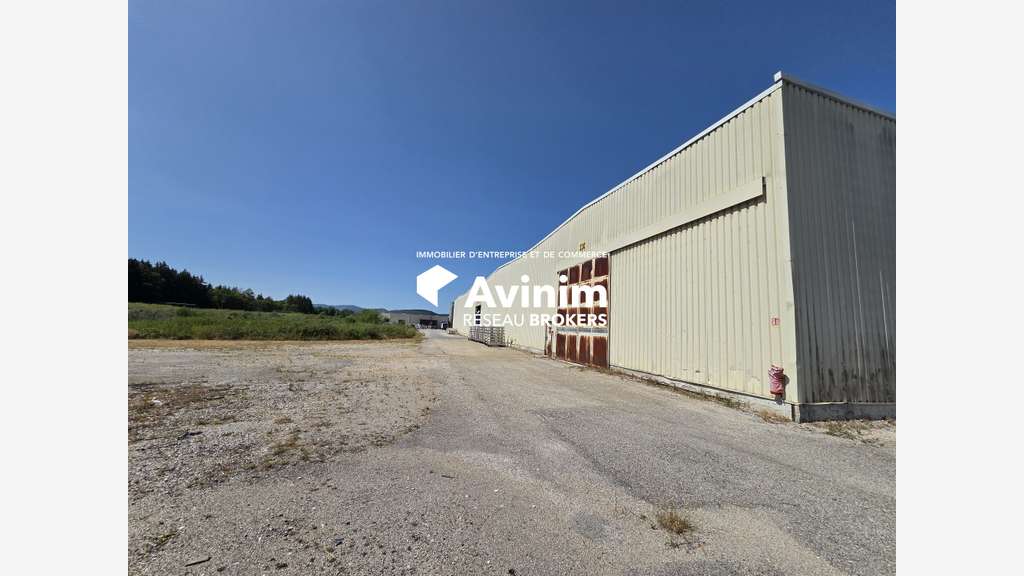 AV site industriel 8900m² à Montréal-la-Cluse