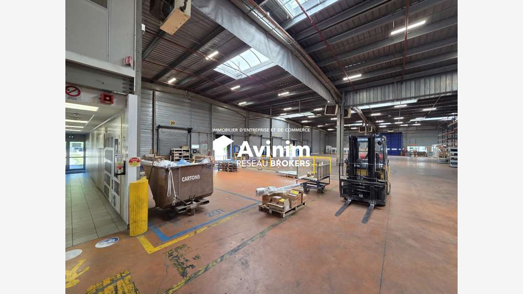 AV site industriel 8900m² à Montréal-la-Cluse
