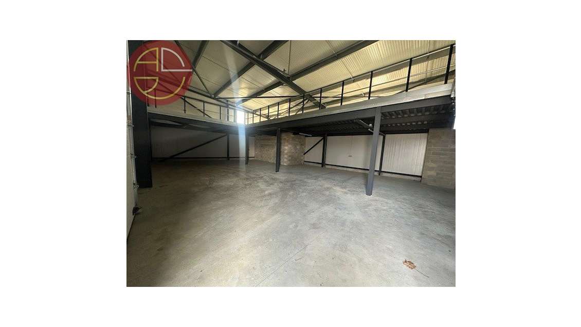 A vendre entrepôt de 1550m² Sud-Est Toulouse Deyme