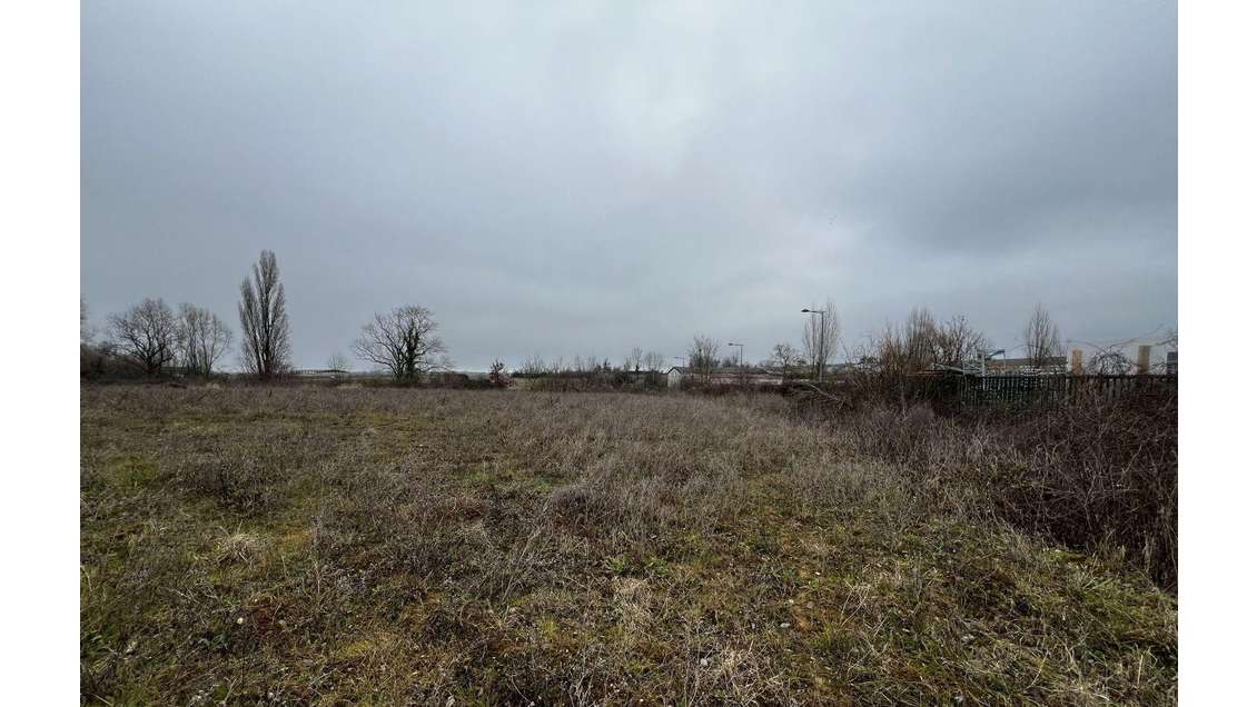 AV exceptionnel terrain industriel 5563m² dans 77