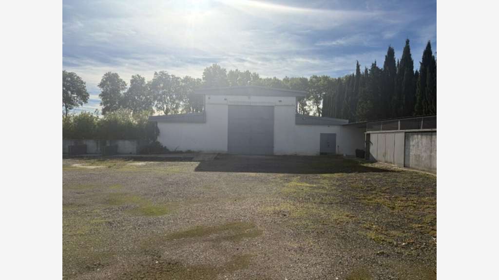 TERRAIN AVEC BATIMENT A LA VENTE - FABREGUES