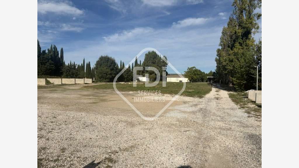 TERRAIN AVEC BATIMENT A LA VENTE - FABREGUES