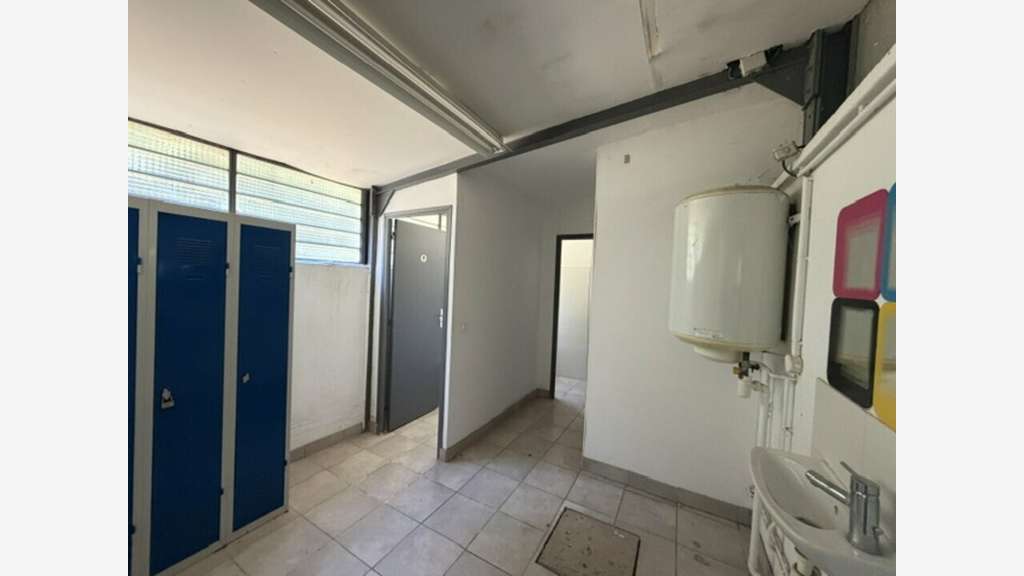 TERRAIN AVEC BATIMENT A LA VENTE - FABREGUES