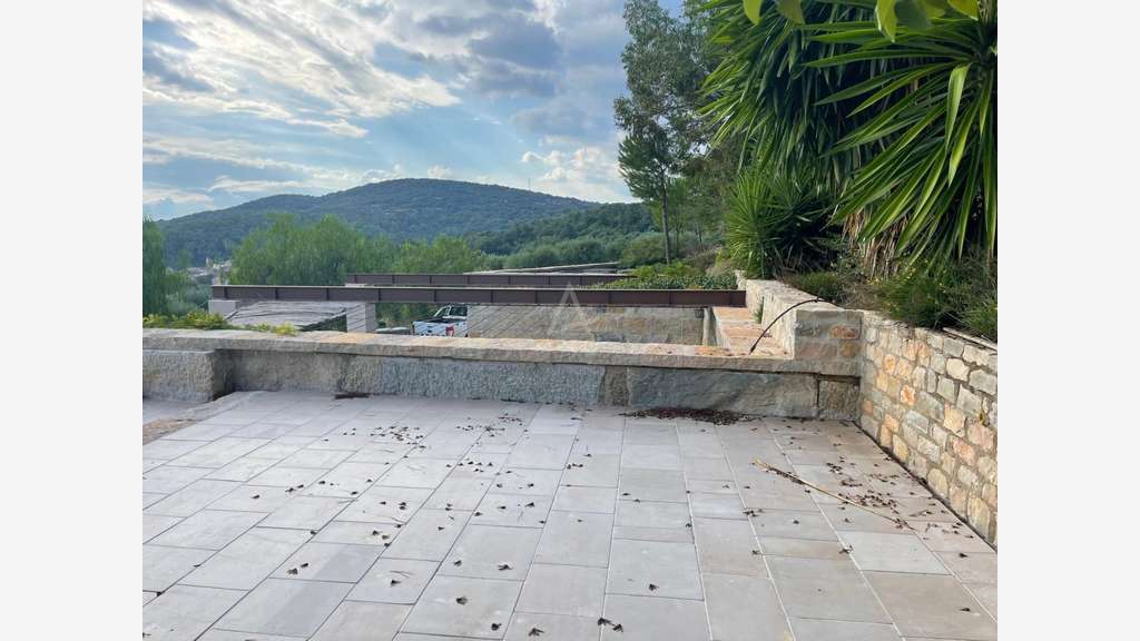 LIEURAN CABRIERES : UN COIN DE PARADIS d'environ 6