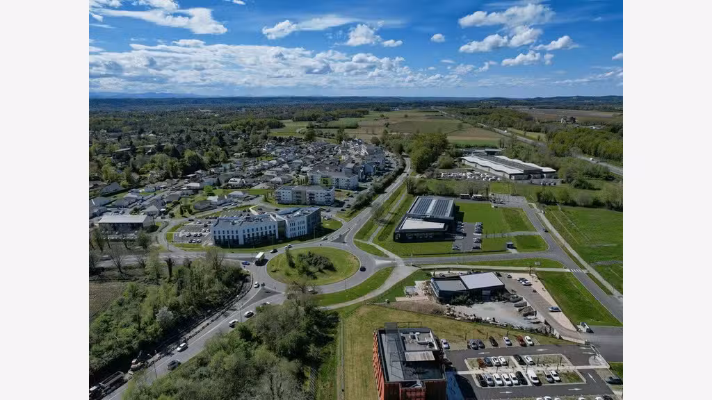 A vendre foncier industriel de 32 000m² à Lons